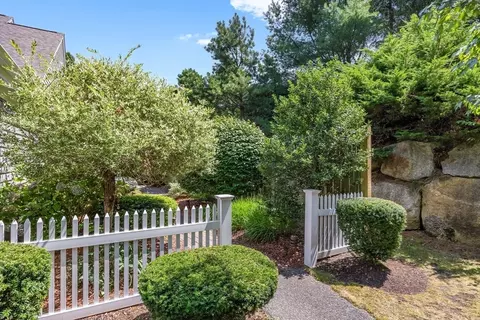 1 Matt Hoxie Trl #1, Plymouth, MA 02360