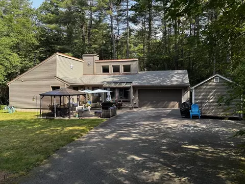 52 Simmons Brook Dr, Westfield, MA 01085
