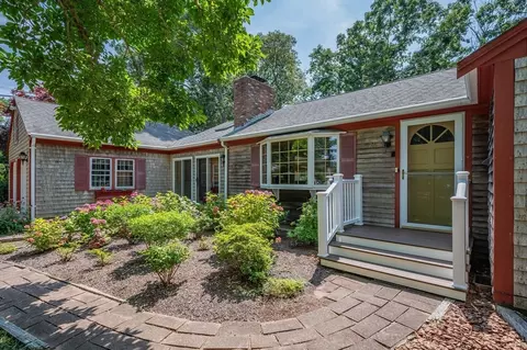 25 Massasoit Trl, Eastham, MA 02642