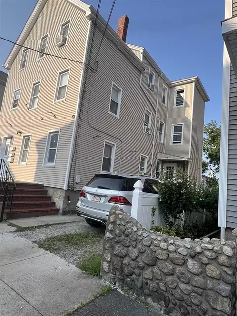 18 Hall St, New Bedford, MA 02740