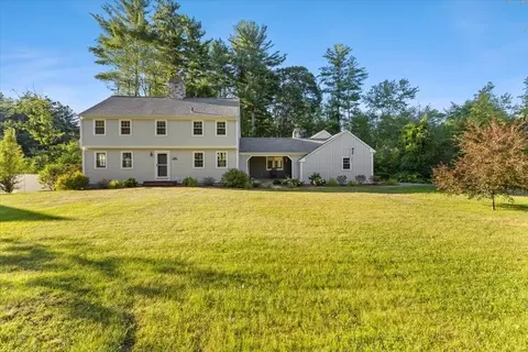 100 Wamsutta Rd, Attleboro, MA 02703