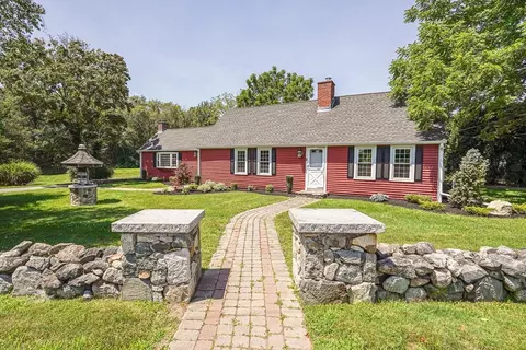 11 Millville Rd, Mendon, MA 01756