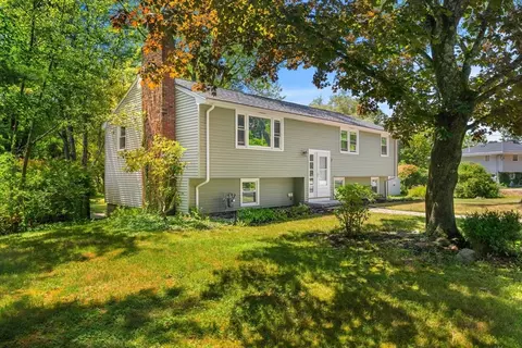2 Mark St, Manchester, MA 01944