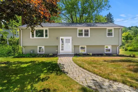 Exterior - 2 Mark St, Manchester, MA 01944 photo 2 of 10