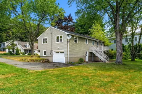 Exterior - 2 Mark St, Manchester, MA 01944 photo 7 of 10