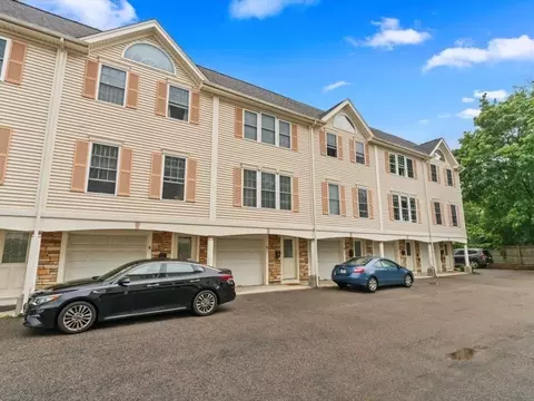 47 Chestnut St #4, Waltham, MA 02453