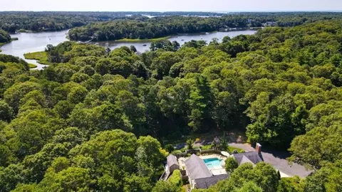 139 Prince Ave, Marstons Mills, MA 02648