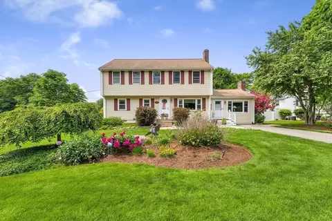 37 Maple St, Medway, MA 02053