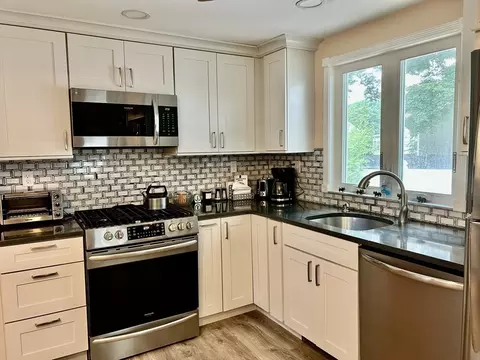 27 Eleanor St, Dedham, MA 02026 photo 4