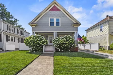 11 Huttleston Ave, Fairhaven, MA 02719