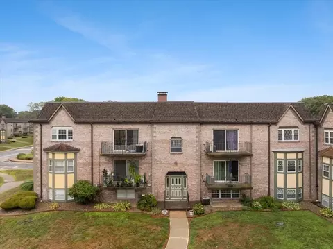 104 Oak Ln #2, Brockton, MA 02301