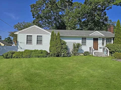 153 Bouve Ave, Brockton, MA 02301