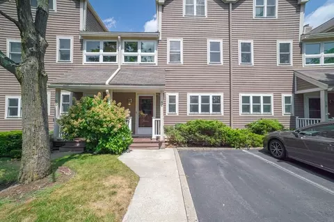 8 Locust Ln #C, Watertown, MA 02472