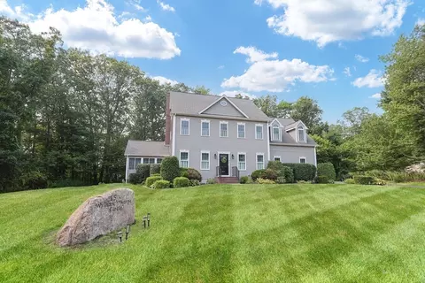 15 William Thorpe Cir, North Attleboro, MA 02760