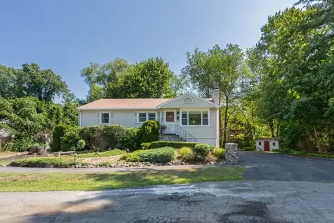 14 Crestwood Ln, Peabody, MA 01960