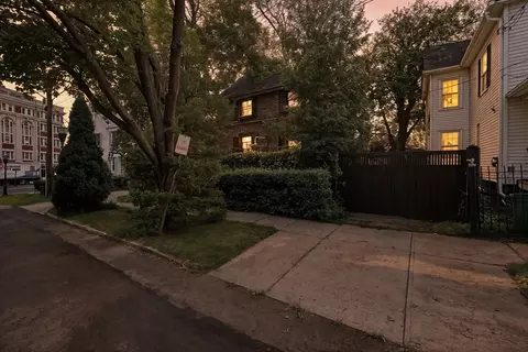 9 Union St, Chicopee, MA 01013 photo 2