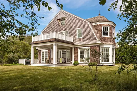64 Bay St, Barnstable, MA 02655
