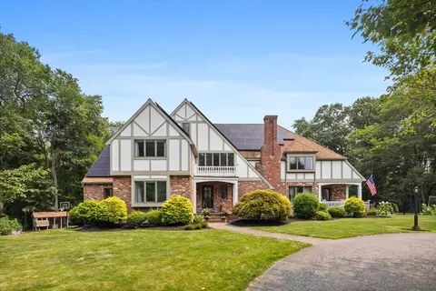 131 Bay Colony Dr, Westwood, MA 02090