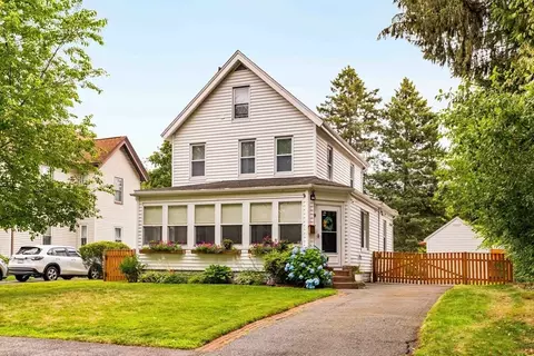 9 Brainard St, Hyde Park, MA 02136