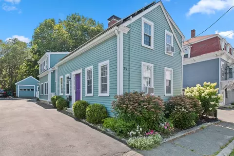 24 School St, Rockport, MA 01966