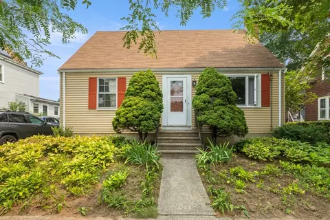 9 Maple Ave, Salem, MA 01970