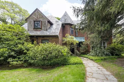 126 Homer St, Newton, MA 02459