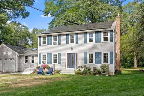59 School St, Hamilton, MA 01982