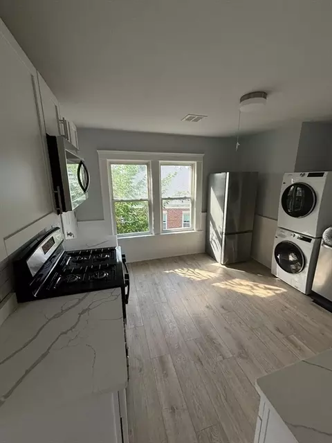 5 Winthrop St, Worcester, MA 01604