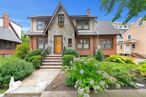 14 Hazelmere Rd, Roslindale, MA 02131