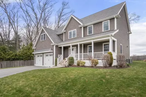 11 Coventry Ln, Stoneham, MA 02180