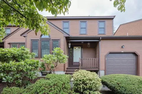 21 Hawthorne Vlg #B, Franklin, MA 02038