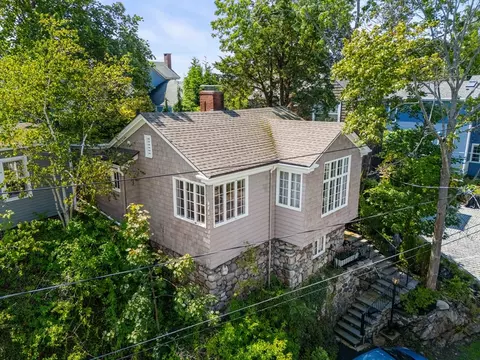 10 Circle St, Marblehead, MA 01945