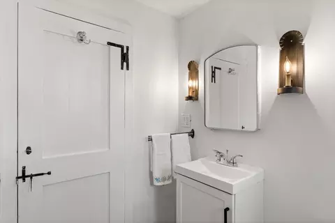 10 Circle St, Marblehead, MA 01945 photo 15