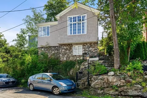 10 Circle St, Marblehead, MA 01945 photo 2