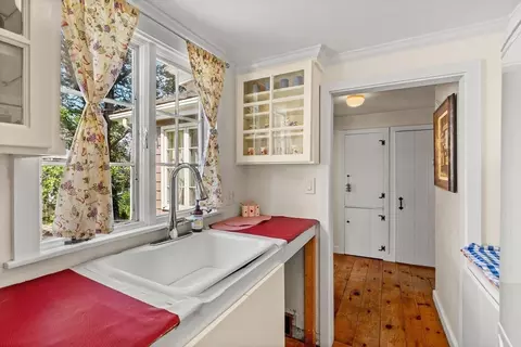 10 Circle St, Marblehead, MA 01945 photo 19