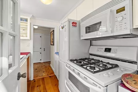 10 Circle St, Marblehead, MA 01945 photo 18