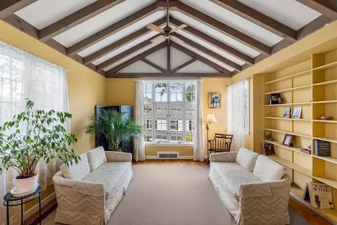 10 Circle St, Marblehead, MA 01945 photo 3