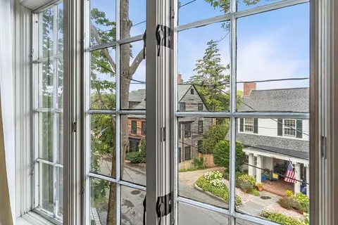 10 Circle St, Marblehead, MA 01945 photo 5