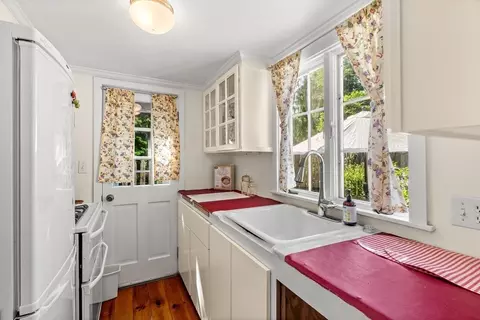10 Circle St, Marblehead, MA 01945 photo 17