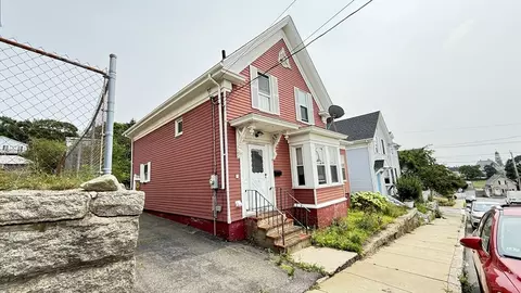 9 Trask St, Gloucester, MA 01930 photo 2