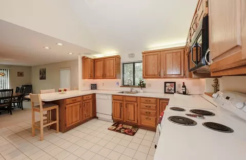 7 Hunter Dr, Derry, NH 03038 photo 19