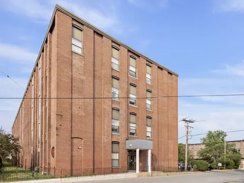 34 Newhall St #412, Lowell, MA 01852