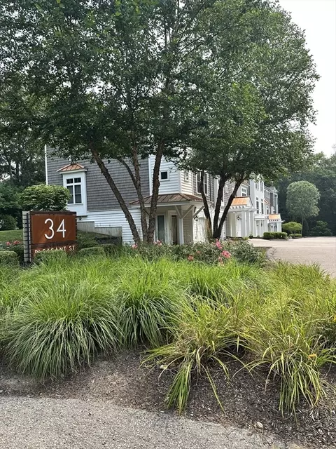 34 Pleasant St #107, Foxboro, MA 02035