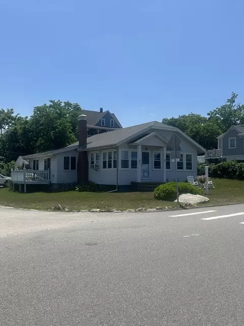 215 Manomet Point Rd, Plymouth, MA 02360
