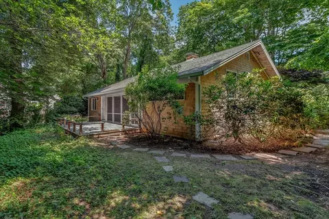 29 Wilson Rd, Falmouth, MA 02543
