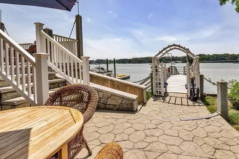 33 Crescent Ave, Beverly, MA 01915 photo 4