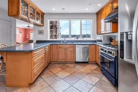 33 Crescent Ave, Beverly, MA 01915 photo 13
