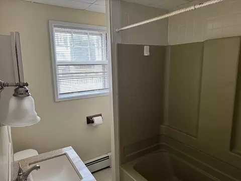 Bath - 35 Agate Ave, Worcester, MA 01604 photo 1 of 2