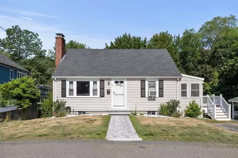 52 Friend St, Beverly, MA 01915