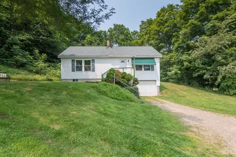 1535 S East St, Amherst, MA 01002